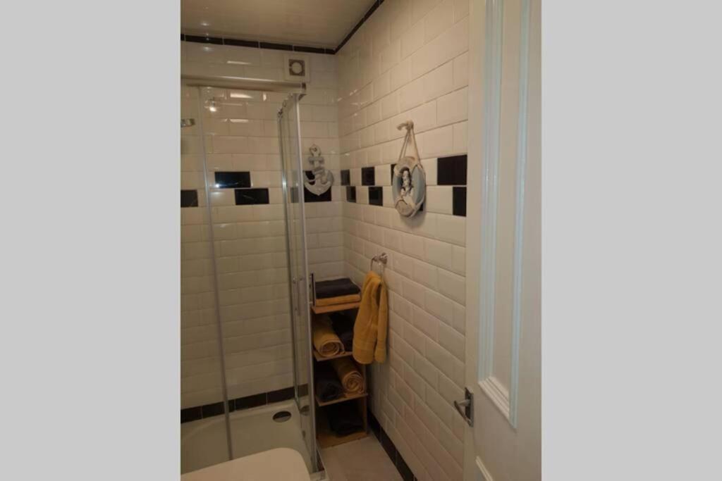 Snug - Fountain Bank Apartment 헬렌스버그 외부 사진