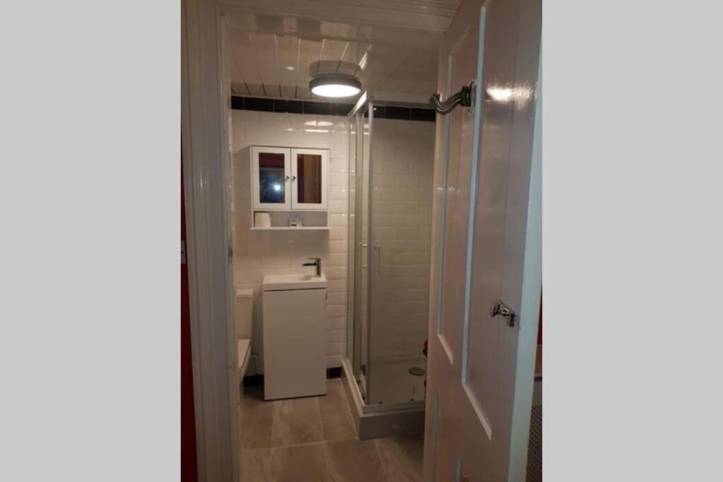 Snug - Fountain Bank Apartment 헬렌스버그 외부 사진